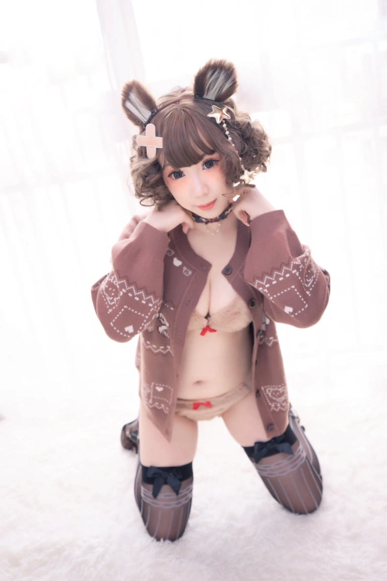 胡桃Kurumi《胡桃 NO.002 – 熊熊》主题写真：221张全套美图，含10个视频