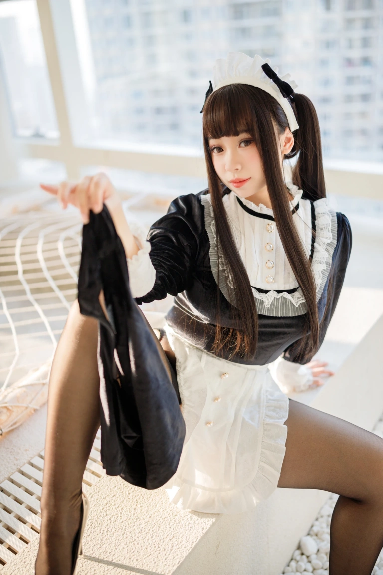 胡桃Kurumi《胡桃 NO.007 – 更衣女仆》主题写真：71张全套美图，含4个视频