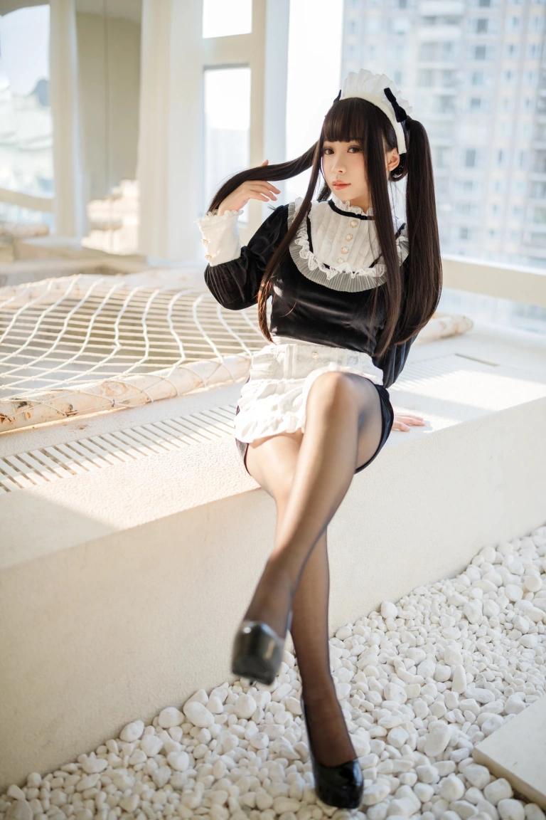 胡桃Kurumi《胡桃 NO.007 – 更衣女仆》主题写真：71张全套美图，含4个视频