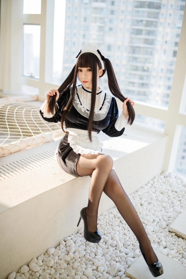 胡桃Kurumi《胡桃 NO.007 – 更衣女仆》主题写真：71张全套美图，含4个视频