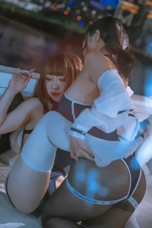 胡桃Kurumi&奶桃《胡桃 NO.025 – 双人竟泳》主题写真：53张全套美图，含1个视频