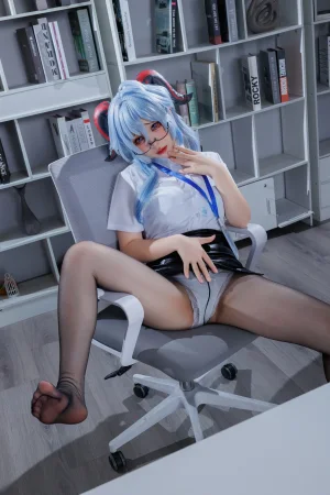 胡桃Kurumi《胡桃 NO.028 – 甘雨OL》主题写真：110张全套美图，含1个视频