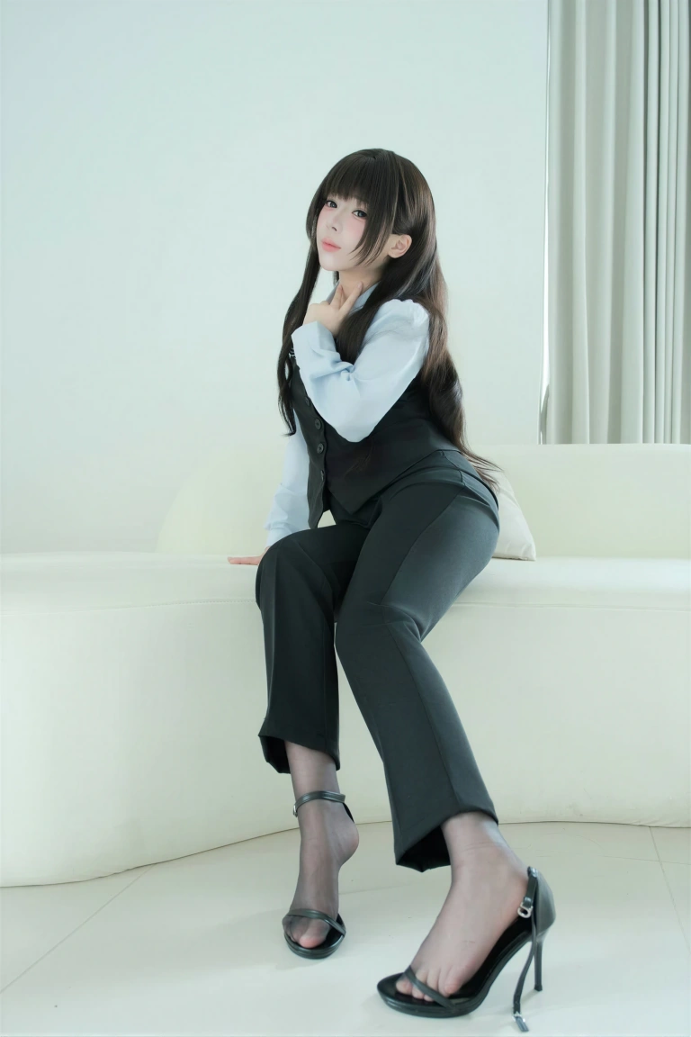 胡桃Kurumi《胡桃 NO.037 – 裤里丝的秘密》主题写真：141张全套美图，含4个视频
