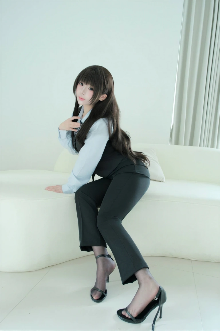 胡桃Kurumi《胡桃 NO.037 – 裤里丝的秘密》主题写真：141张全套美图，含4个视频