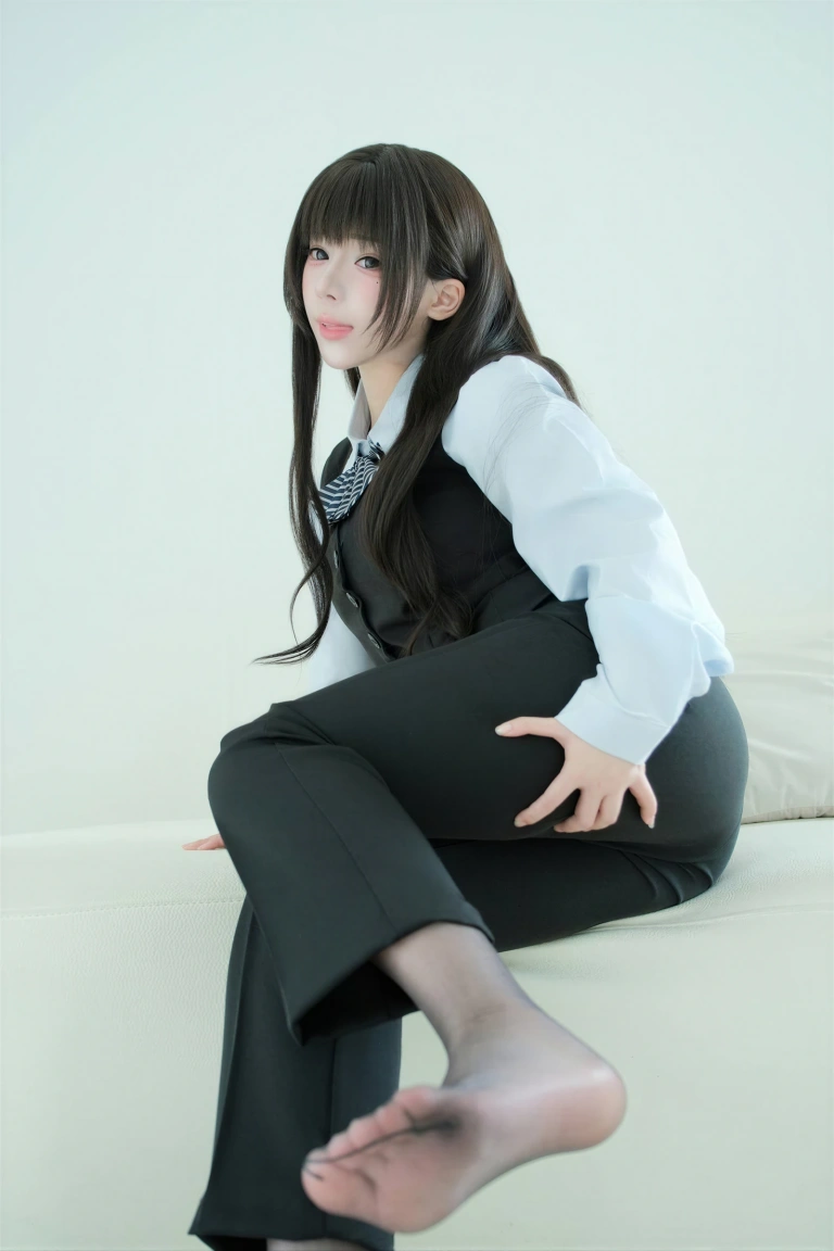 胡桃Kurumi《胡桃 NO.037 – 裤里丝的秘密》主题写真：141张全套美图，含4个视频