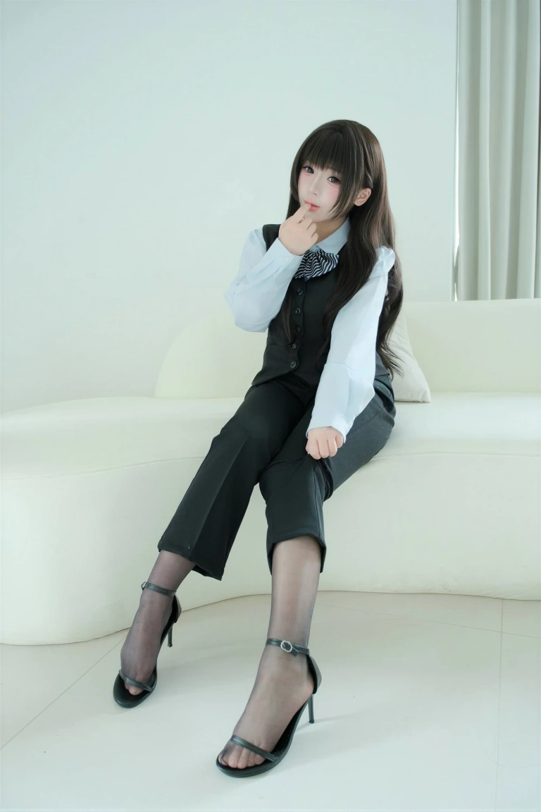 胡桃Kurumi《胡桃 NO.037 – 裤里丝的秘密》主题写真：141张全套美图，含4个视频