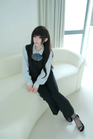 胡桃Kurumi《胡桃 NO.037 – 裤里丝的秘密》主题写真：141张全套美图，含4个视频