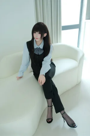 胡桃Kurumi《胡桃 NO.037 – 裤里丝的秘密》主题写真：141张全套美图，含4个视频