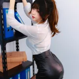 Leah梓未《私蜜助理》主题写真：55张全套美图，含10个视频