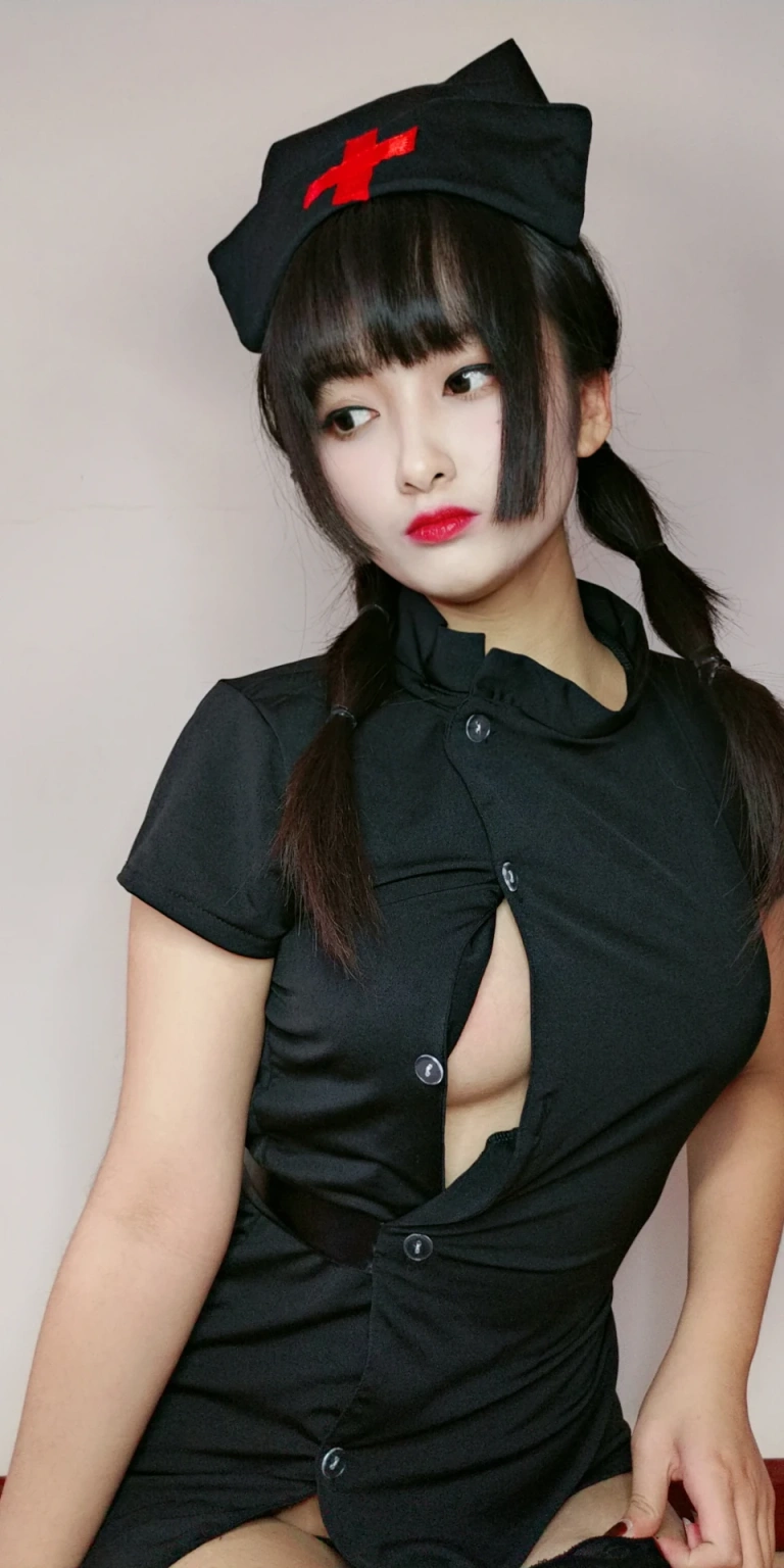 洛璃LoLiSAMA《情人节小护士》主题写真：90张全套美图，含8个视频