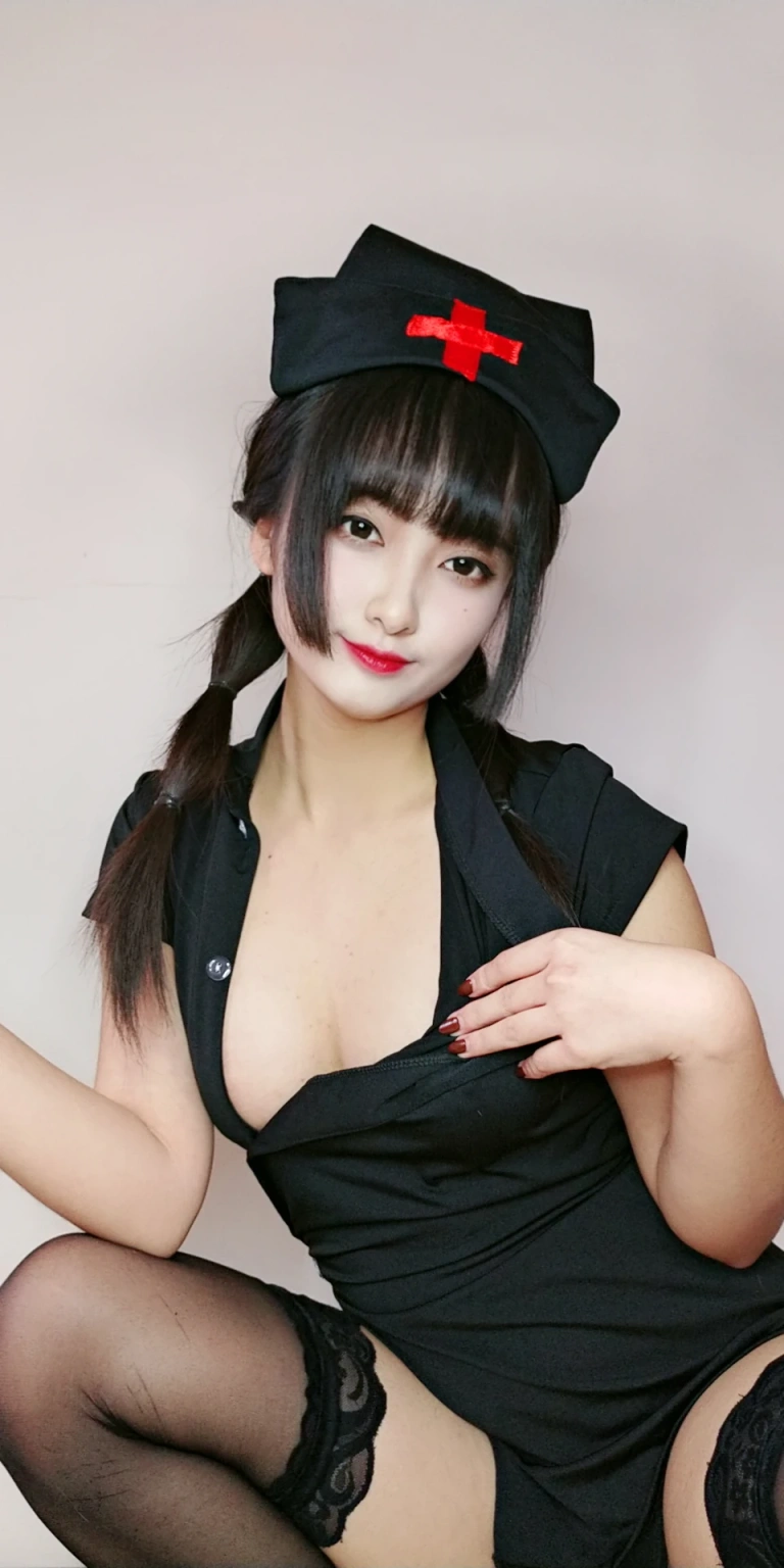 洛璃LoLiSAMA《情人节小护士》主题写真：90张全套美图，含8个视频