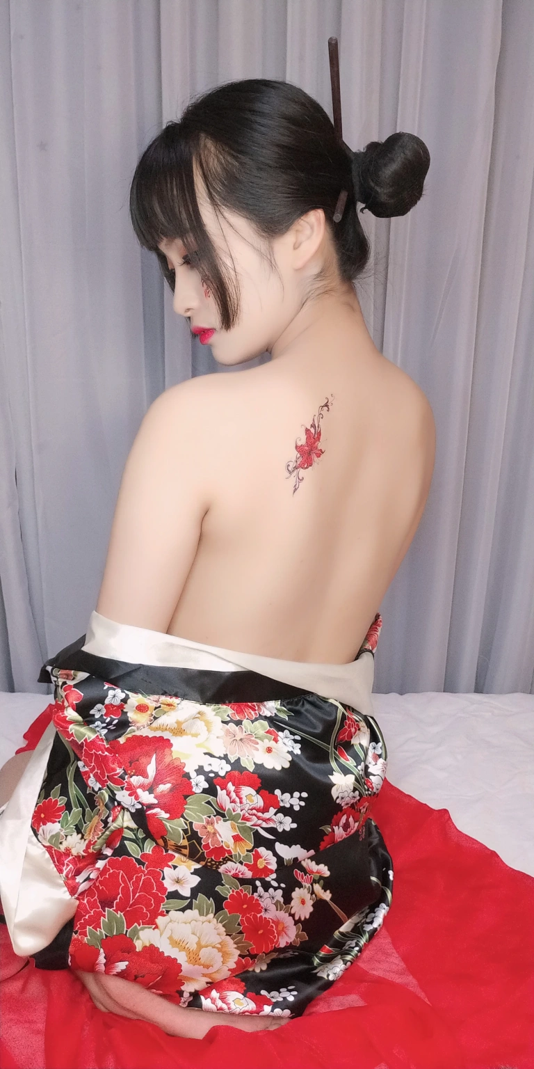 洛璃LoLiSAMA《歌舞伎》主题写真：92张全套美图，含10个视频