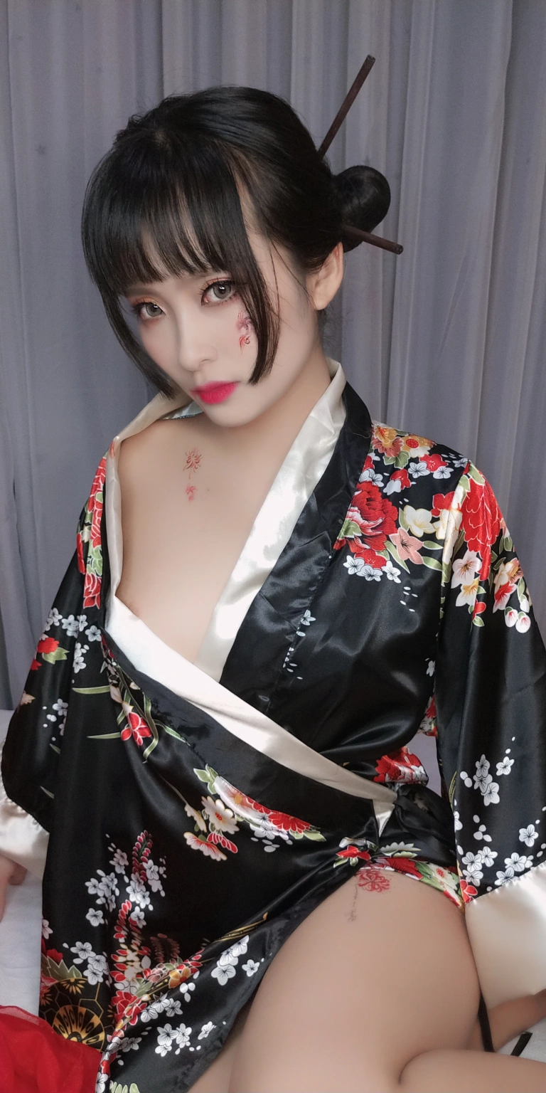 洛璃LoLiSAMA《歌舞伎》主题写真：92张全套美图，含10个视频