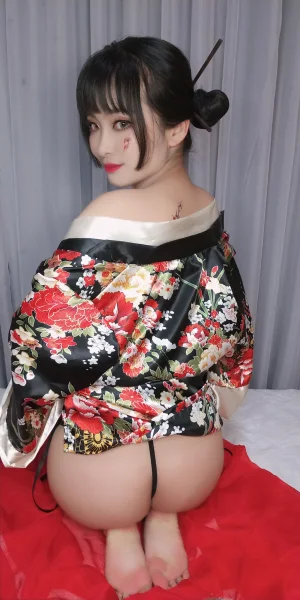 洛璃LoLiSAMA《歌舞伎》主题写真：92张全套美图，含10个视频
