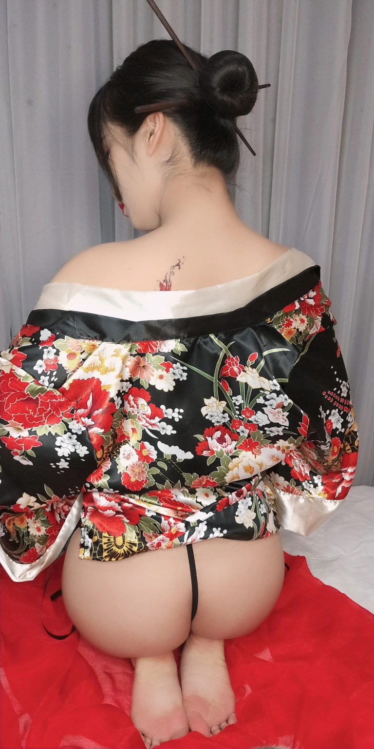 洛璃LoLiSAMA《歌舞伎》主题写真：92张全套美图，含10个视频