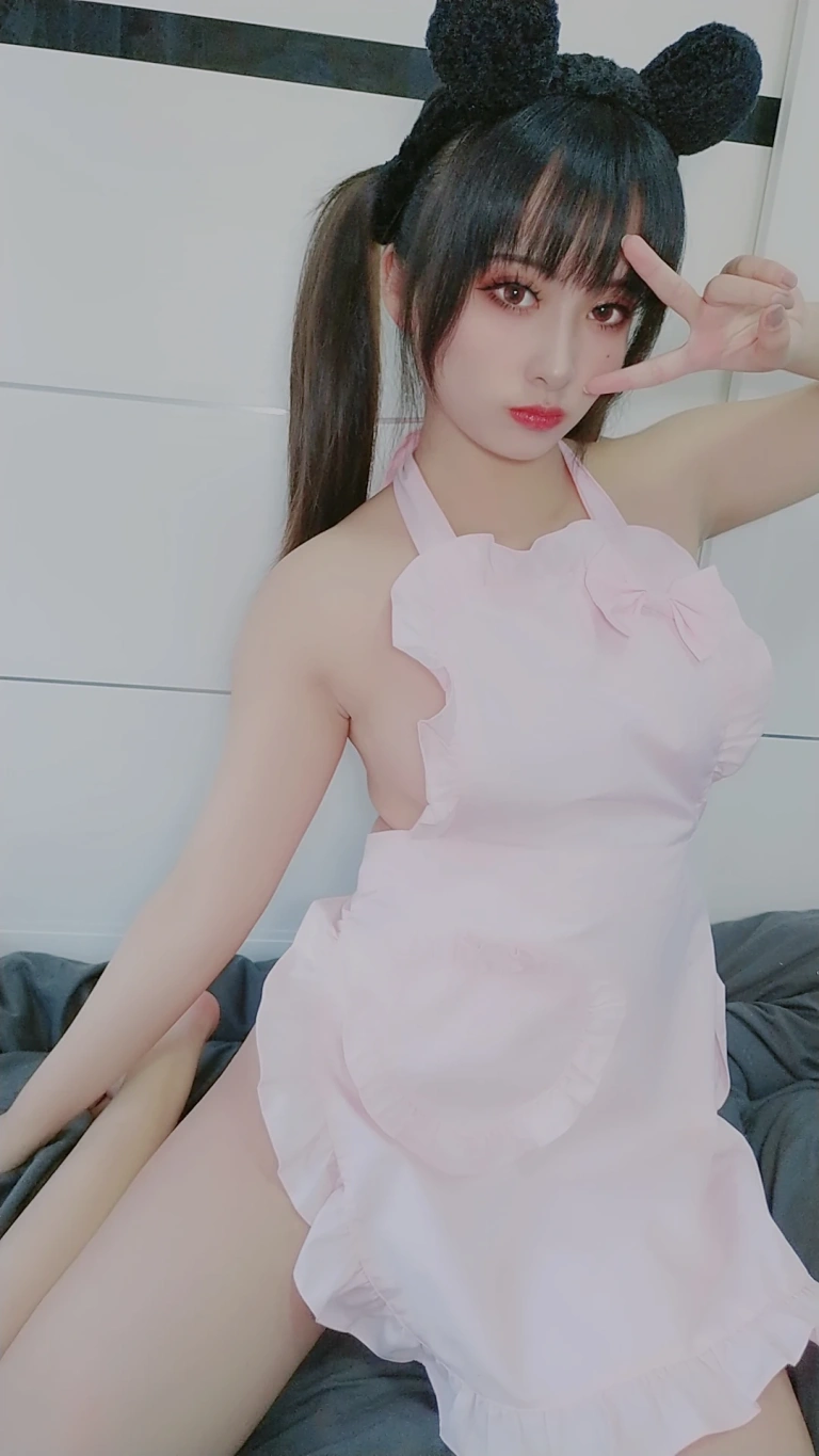 洛璃LoLiSAMA《猫咪围裙》主题写真：95张全套美图，含4个视频