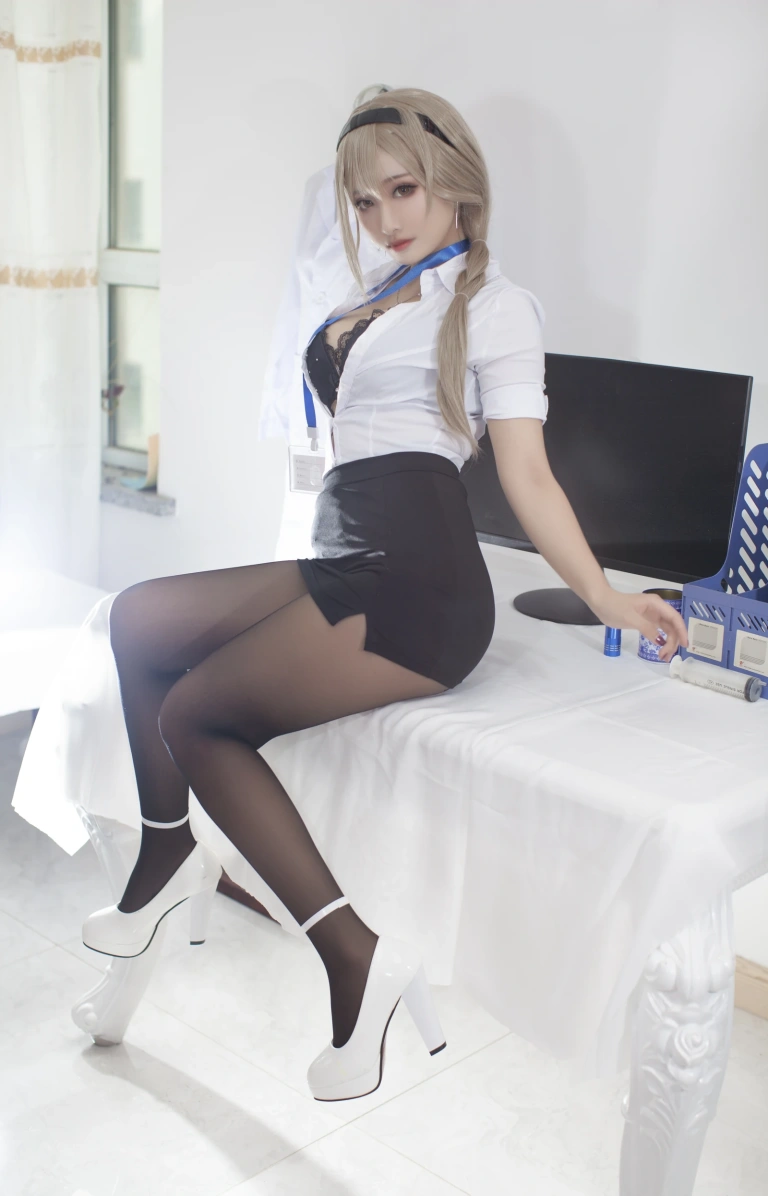 洛璃LoLiSAMA《实习医生伊格》主题写真：34张全套美图