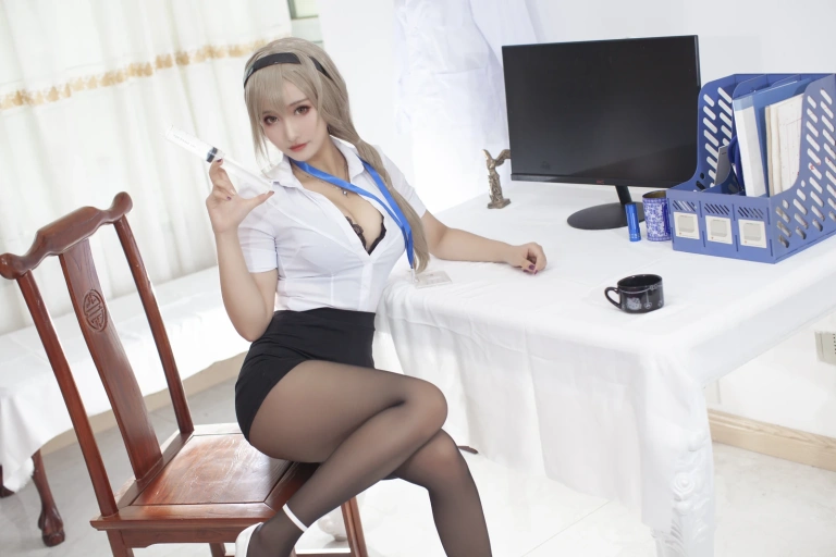 洛璃LoLiSAMA《实习医生伊格》主题写真：34张全套美图