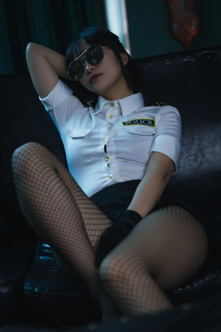 洛璃LoLiSAMA《超S女警》主题写真：22张全套美图