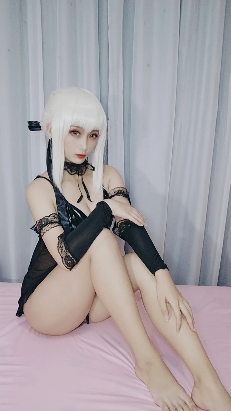 洛璃LoLiSAMA《FGO黑呆睡衣王座》主题写真：30张全套美图，含5个视频