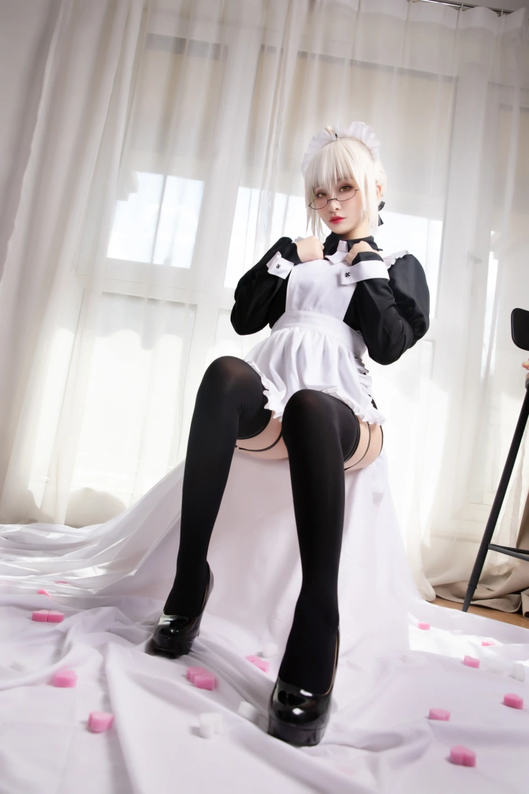 洛璃LoLiSAMA《BX女仆》主题写真：40张全套美图