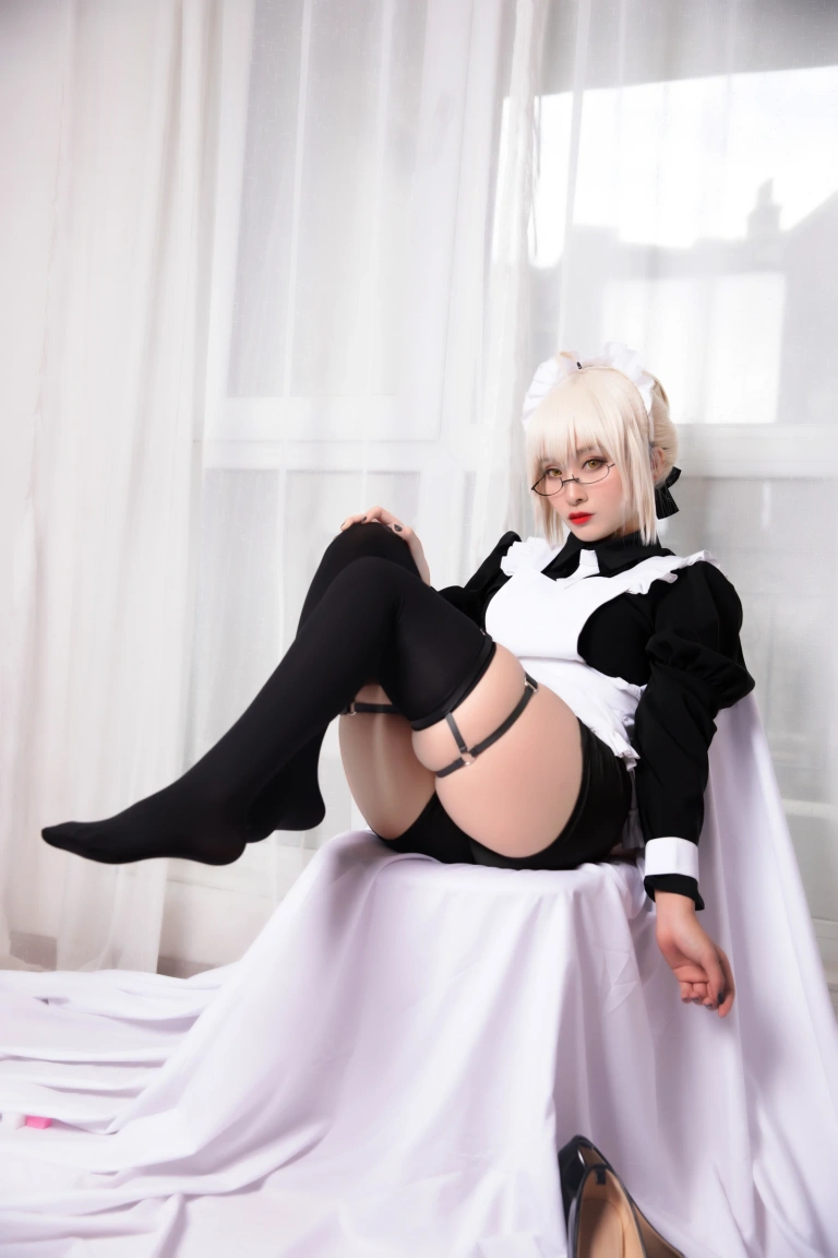 洛璃LoLiSAMA《BX女仆》主题写真：40张全套美图