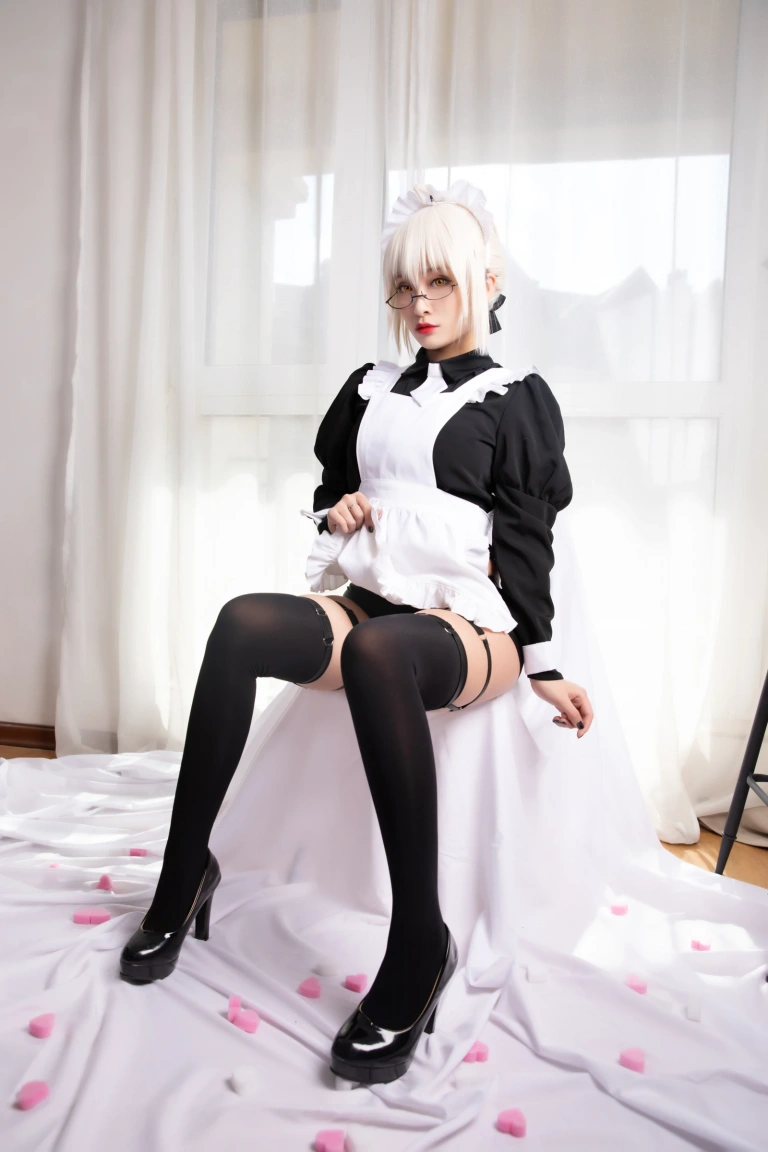 洛璃LoLiSAMA《BX女仆》主题写真：40张全套美图