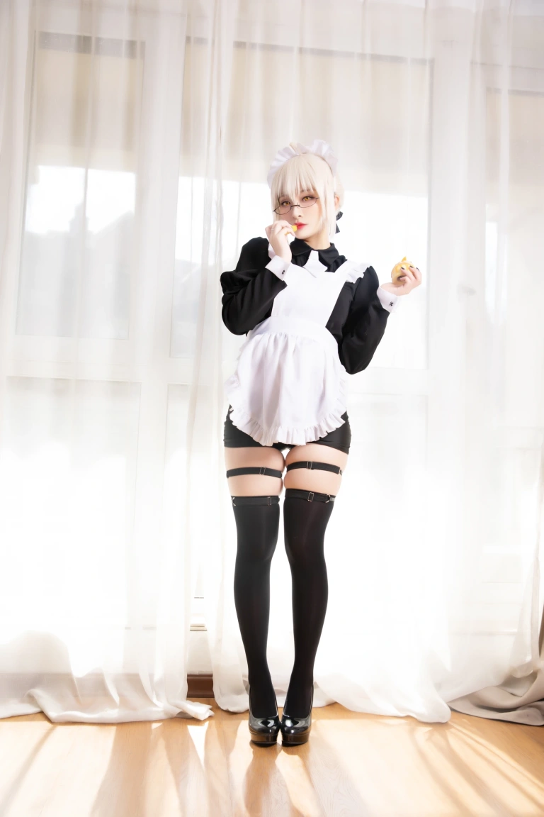 洛璃LoLiSAMA《BX女仆》主题写真：40张全套美图