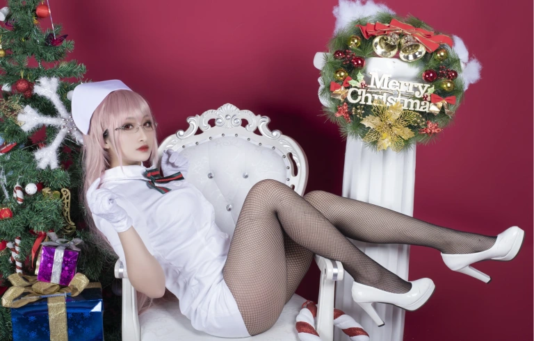 洛璃LoLiSAMA《南丁格尔》主题写真：56张全套美图