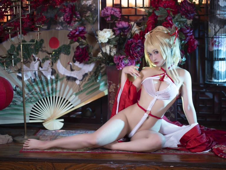 洛璃LoLiSAMA《光荣凉夜香雪》主题写真：36张全套美图