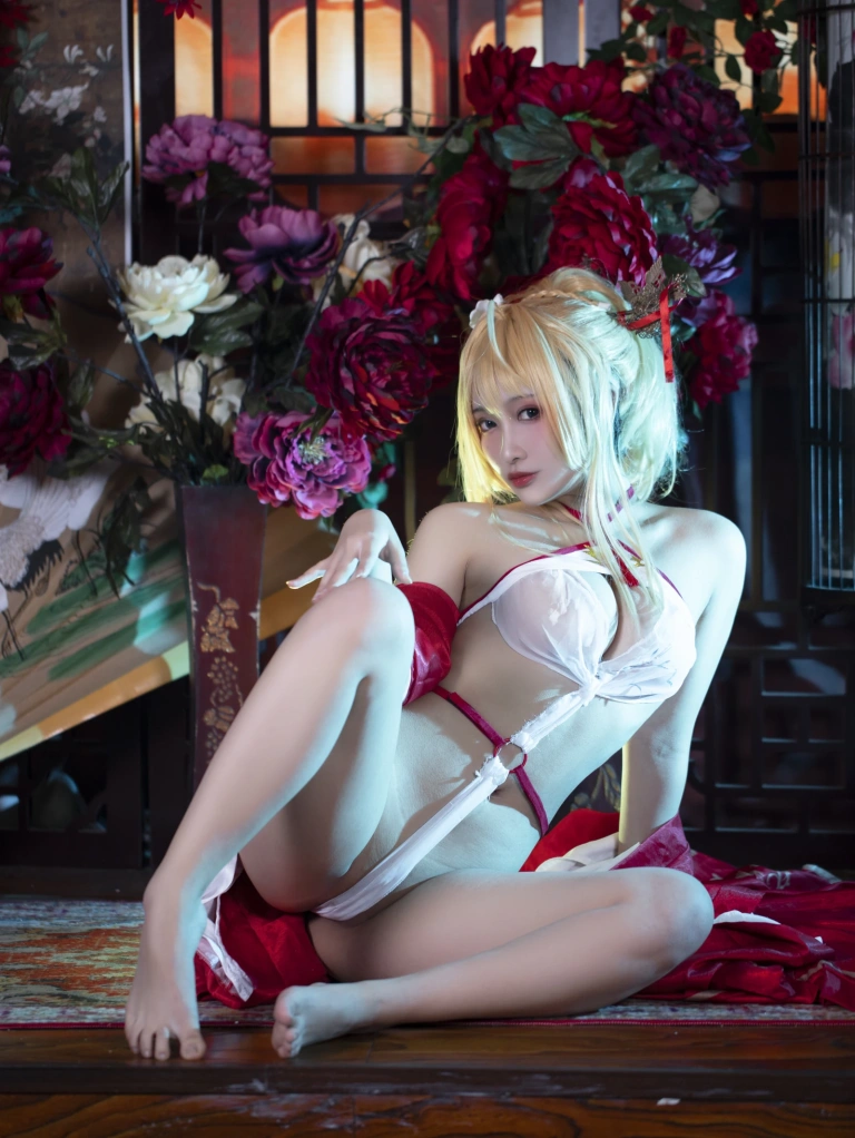 洛璃LoLiSAMA《光荣凉夜香雪》主题写真：36张全套美图