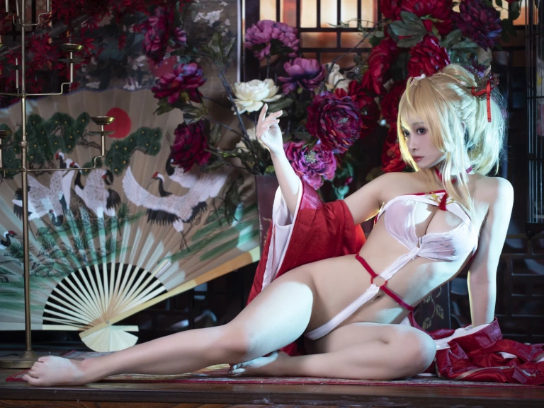 洛璃LoLiSAMA《光荣凉夜香雪》主题写真：36张全套美图
