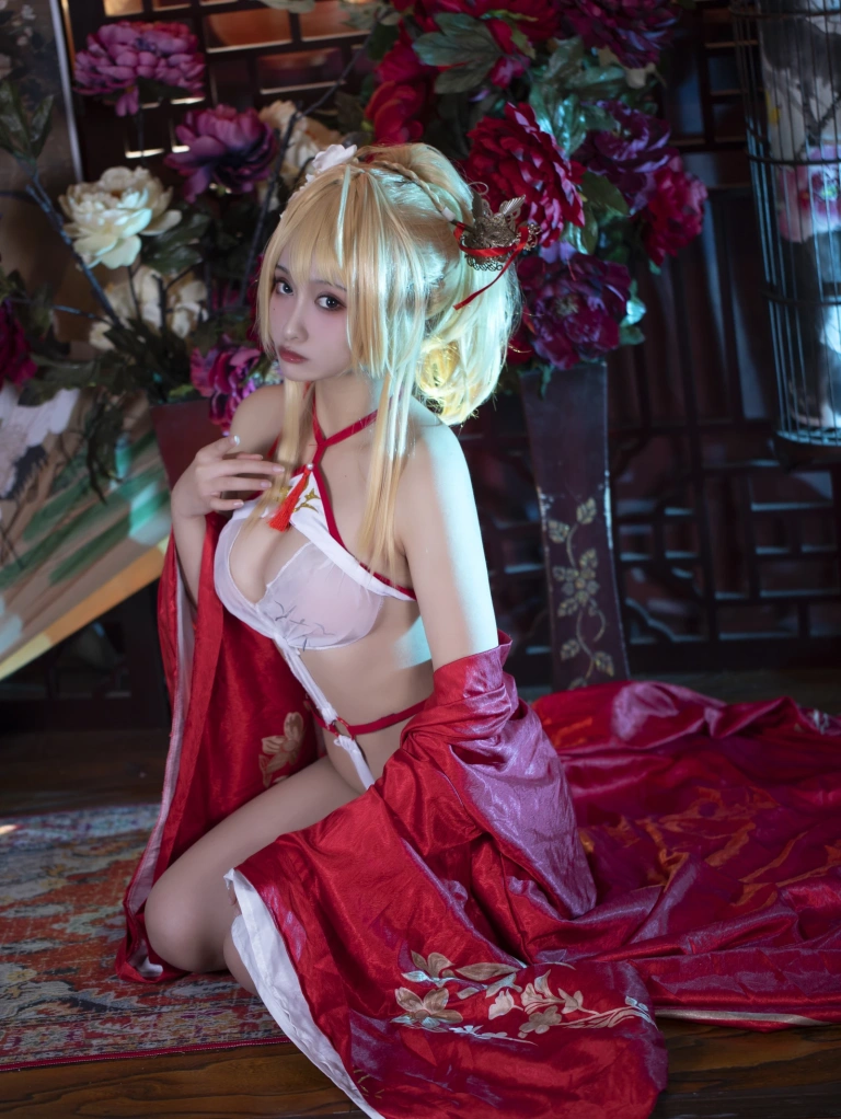 洛璃LoLiSAMA《光荣凉夜香雪》主题写真：36张全套美图