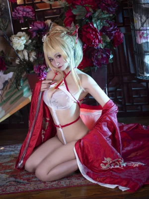 洛璃LoLiSAMA《光荣凉夜香雪》主题写真：36张全套美图