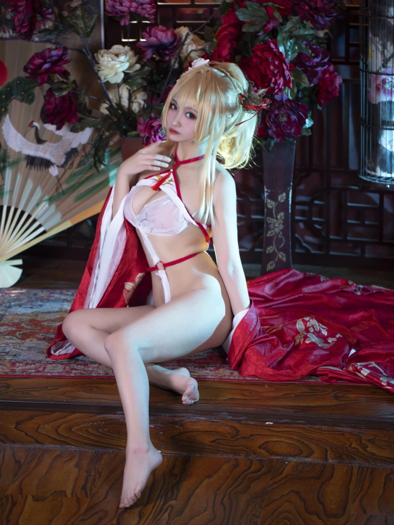 洛璃LoLiSAMA《光荣凉夜香雪》主题写真：36张全套美图