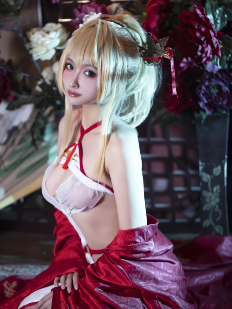 洛璃LoLiSAMA《光荣凉夜香雪》主题写真：36张全套美图