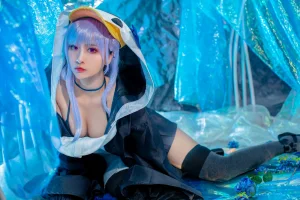 洛璃LoLiSAMA《水着莉莉丝》主题写真：32张全套美图