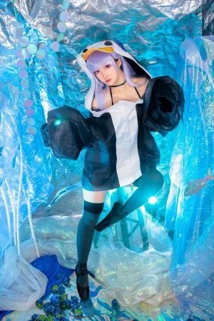 洛璃LoLiSAMA《水着莉莉丝》主题写真：32张全套美图