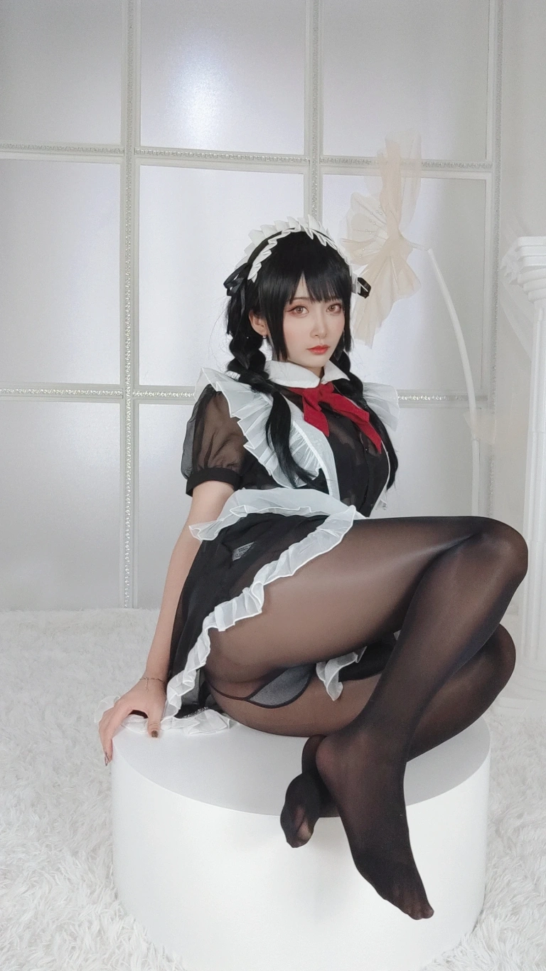 洛璃LoLiSAMA《黑丝女仆》主题写真：93张全套美图，含2个视频