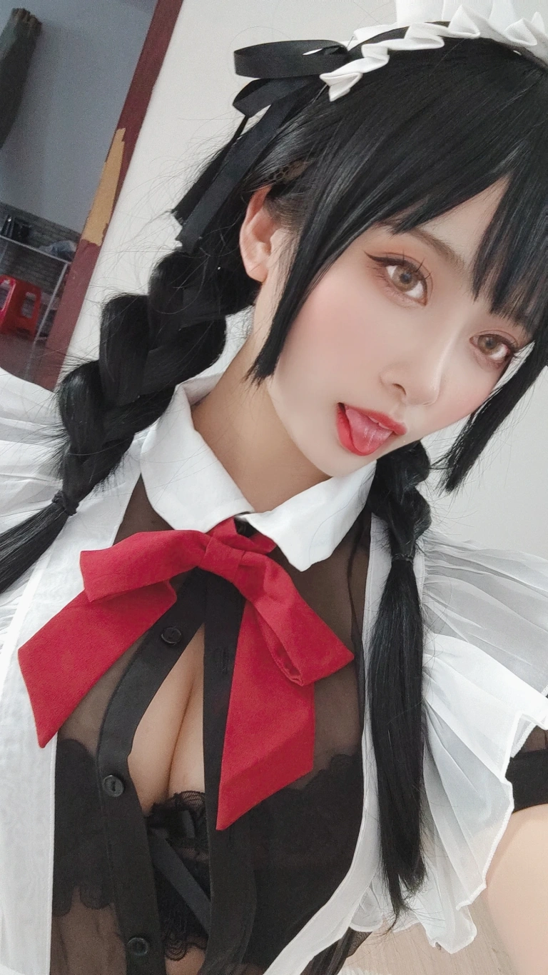 洛璃LoLiSAMA《黑丝女仆》主题写真：93张全套美图，含2个视频