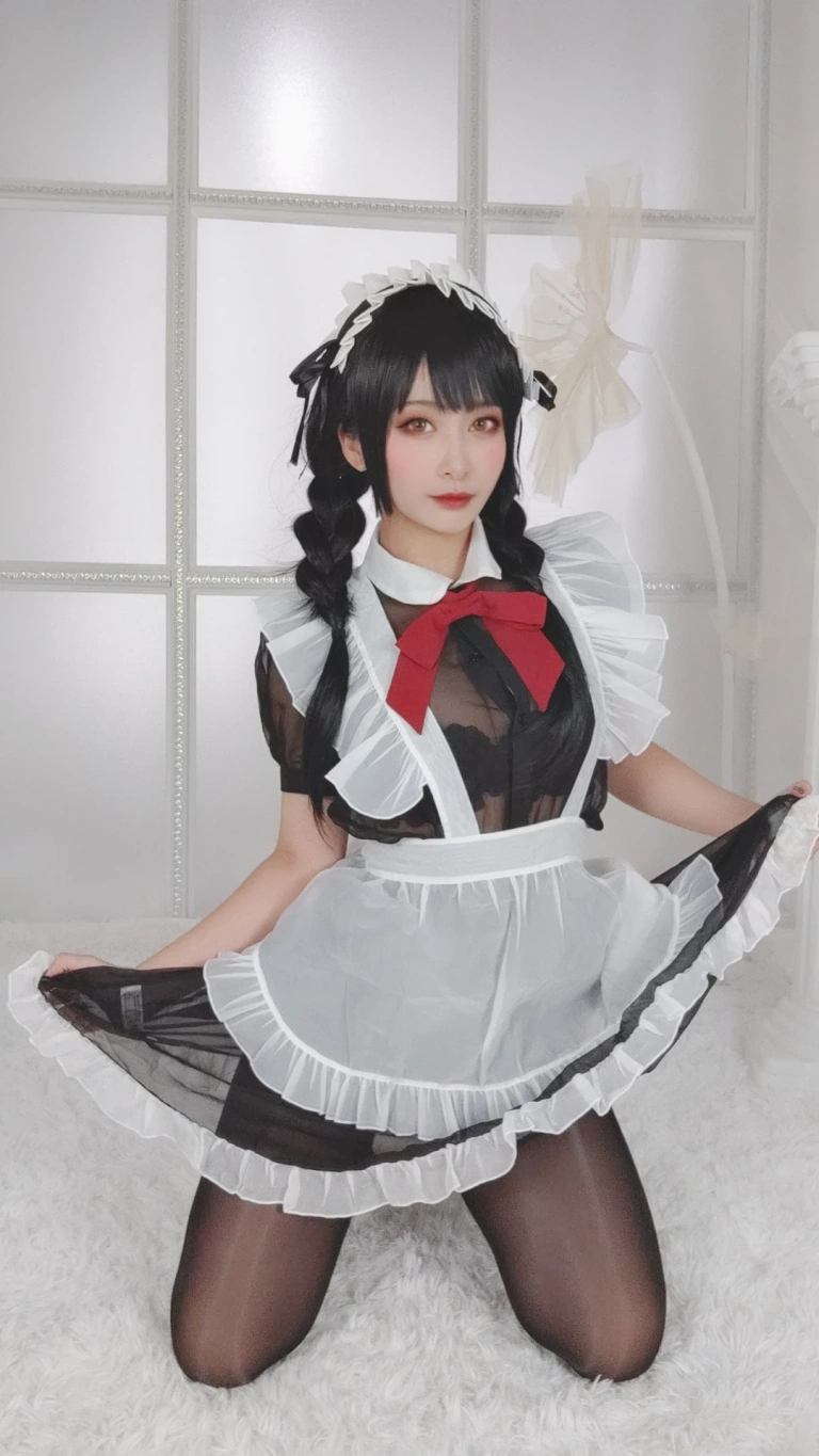 洛璃LoLiSAMA《黑丝女仆》主题写真：93张全套美图，含2个视频