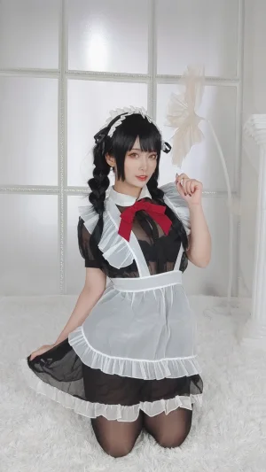 洛璃LoLiSAMA《黑丝女仆》主题写真：93张全套美图，含2个视频