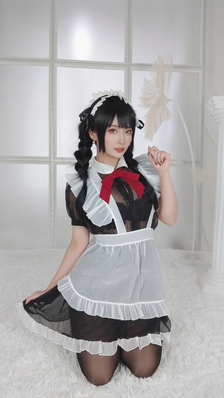 洛璃LoLiSAMA《黑丝女仆》主题写真：93张全套美图，含2个视频