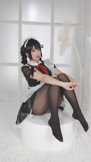洛璃LoLiSAMA《黑丝女仆》主题写真：93张全套美图，含2个视频
