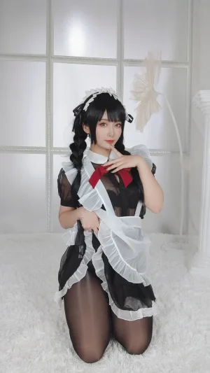 洛璃LoLiSAMA《黑丝女仆》主题写真：93张全套美图，含2个视频