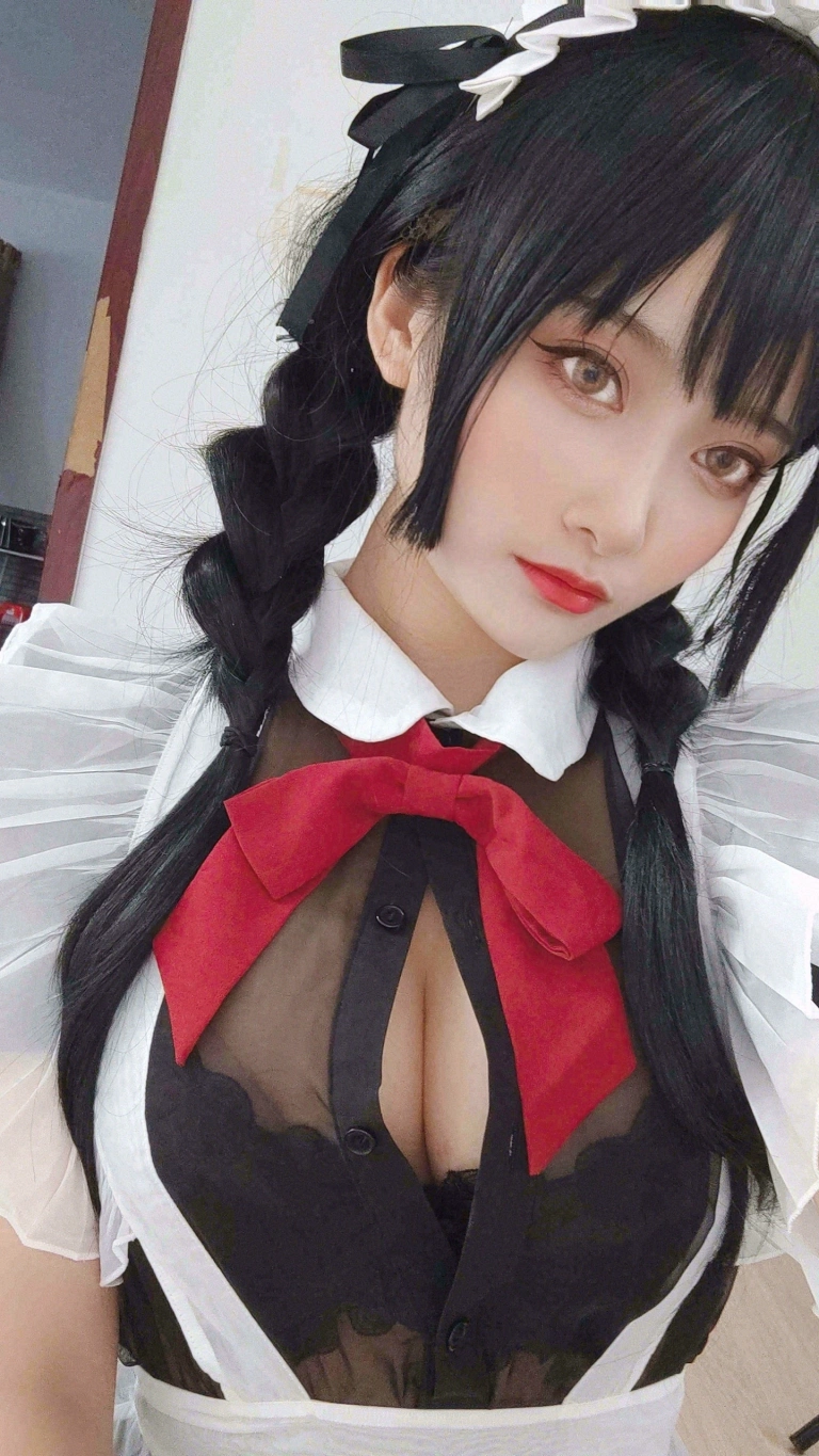 洛璃LoLiSAMA《黑丝女仆》主题写真：93张全套美图，含2个视频