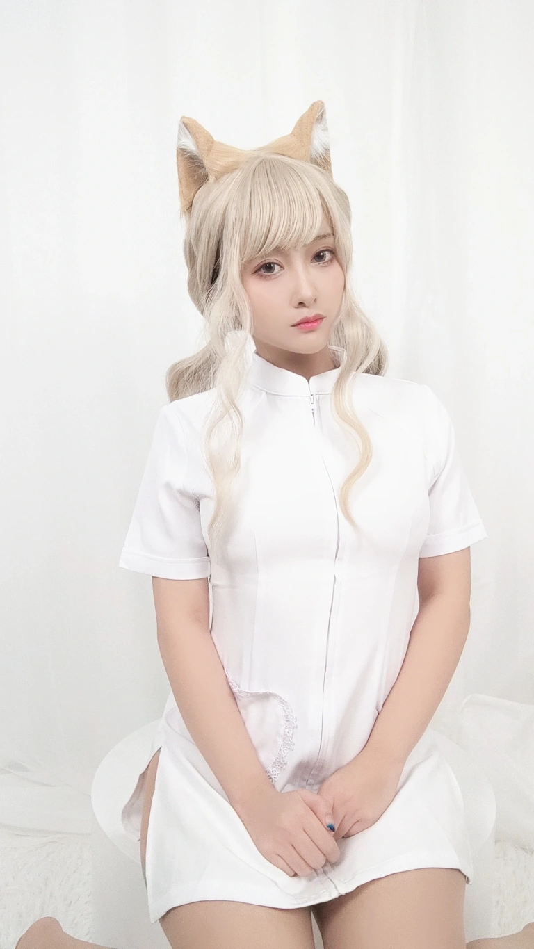 洛璃LoLiSAMA《橘猫护士》主题写真：107张全套美图，含5个视频