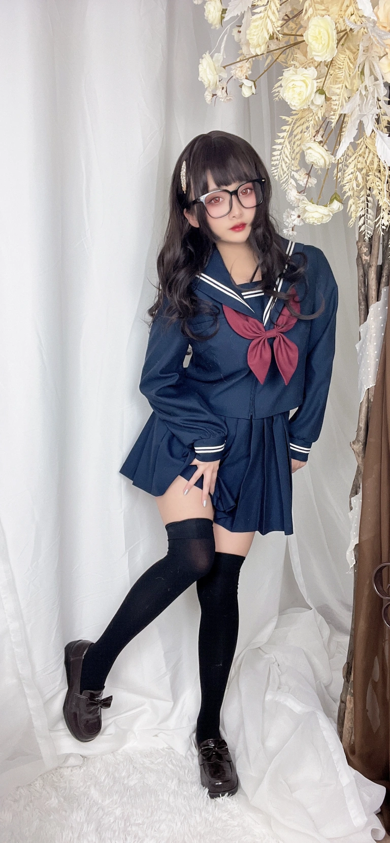 洛璃LoLiSAMA《第一次的约会》主题写真：113张全套美图，含3个视频