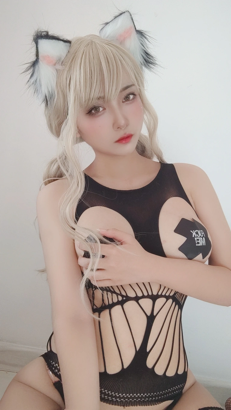 洛璃LoLiSAMA《黑色蕾丝自拍》主题写真：93张全套美图，含2个视频