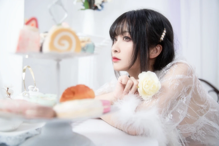 洛璃LoLiSAMA《蛋糕》主题写真：25张全套美图，含2个视频